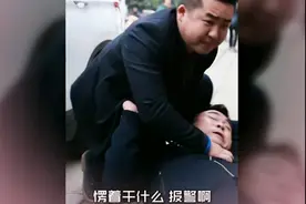 人贩子利用话题分散注意力，乘机把孩子抱走，幸好被好心路人识破