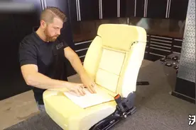 外国小伙花2000块，给爱车安装了座椅加热和通风，动手能力太强了视频封面