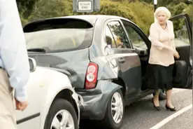 年底车险怎么续保最合理？视频封面