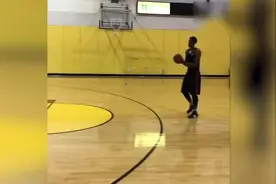 都怪勇士队！怀特塞德养伤期间苦练三分百分百命中视频封面