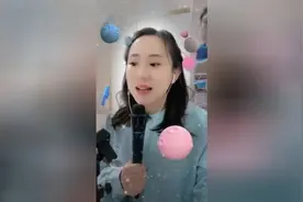 丫蛋直播唱《一晃就老了》好听 网友：丫蛋又变漂亮了