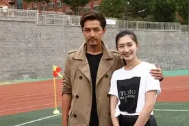 胡歌江疏影昔日恋人再同框 相隔而坐显尴尬图片