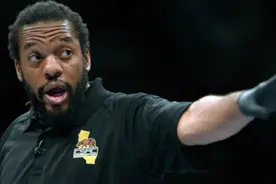 “英雄榜17”主裁判HERB DEAN:只执裁跟国际接轨的比赛图片