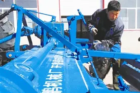 开鲁农民自制旋耕机走俏市场图片
