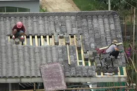 中国古建筑的屋顶的盖瓦是如何施工的，看完这个视频你就明白了