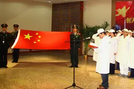 固体动力助推“东方红”一号翱翔太空图片