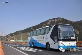请注意：4月18日起，不带证件，就买不了汽车票了！图片