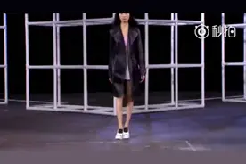 超模孙菲菲宣布结婚，回顾她的走秀，这就是传说中的高级美！视频封面