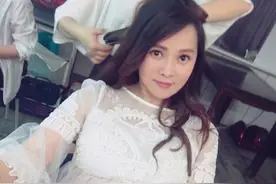 伊能静拍孕照穿蕾丝透视衫扮嫩，肚大如球 网友：越来越美图片