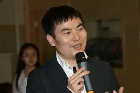 他是央视最有争议解说，不懂篮球却解说奥运，遭网友骂惨图片