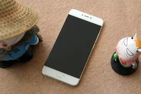 当把最近火热的几款手机P成无边框的样子时，它们成这样了图片