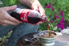 常温的可乐居然会自行结冰，开始不解，结果大家都想品尝图片