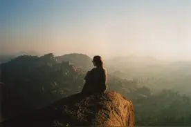 晚安心语：对自己越来越迷糊，只是清晰想成为自己。图片