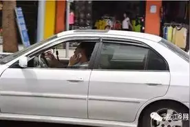 湛江交通陋习 街头边开车边打手机现象太多图片