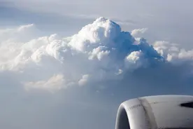 去同一座机场为啥有的航班飞了有的没飞？图片