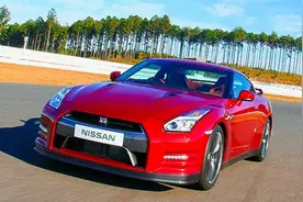 “超级丹”林丹座驾超级科幻：100多万的日产GT-R超炫图片