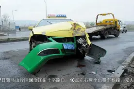 十字路口没红绿灯 乌鲁木齐骑马山澜沧江街两车相撞漂移图片