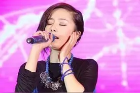 杨幂又开口唱歌了，还被赞是第二个韩红，可我只想捂耳朵哭图片