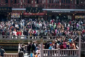 据说两个人相遇的概率只有千万分之一，于是五一去碰碰运气图片