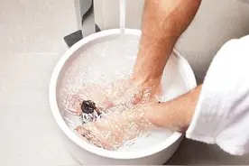 鞋子太紧更容易生冻疮图片