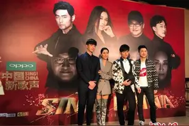 《中国新歌声》组内冠军战 周杰伦邀请那英任帮唱图片