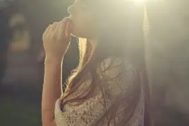 不一样的歌声里 不看后悔图片