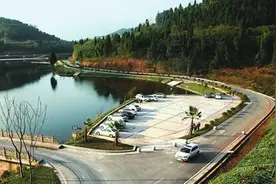 山水凤凰湖 城郊好去处图片