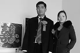 肥乡青年没有双手用双脚编提篮娶到80后新娘图片