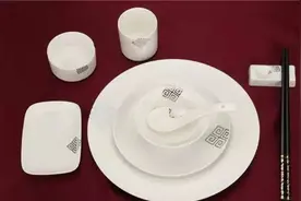 中国餐桌礼仪：你可千万别坐错了位置图片