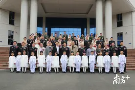 “警服+婚纱”！市公安局第三次举行“警营集体婚礼”图片