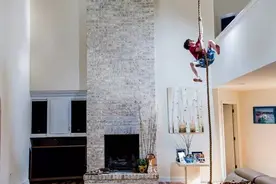 攀岩者，在天地间寻路图片