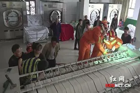 长沙一男子手掌卷进机器 消防十分钟成功施救图片