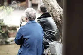 封面丨“打工爷爷”的冷暖人生图片