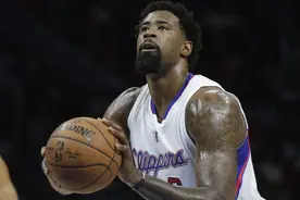 里弗斯：小乔丹一直在努力练罚球图片