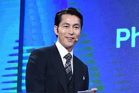 郑雨盛欧巴发布会秀大长腿 呛行做产品介绍自爆生日超开心图片