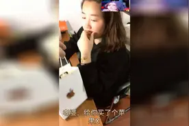 当老婆看到这真的手机，就一直要亲我，哈哈哈视频封面