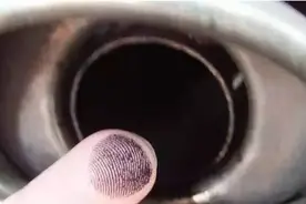 行车宝典排气管为什么会有黑黑的积碳？需要清理吗？图片