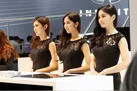2016北京车展：靓丽礼仪小姐不输车模，性感亮相引围观图片