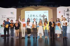 文学是一个秘境，让生活没那么艰难图片