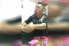 爆笑恶搞老公，在钱的面前火龙果都显得太小了，哈哈哈视频封面