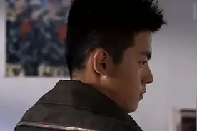 高中生玩左轮手枪，拆卸装子弹一气呵成，3个特种兵首长都佩服！