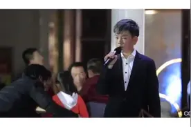 陪伴十年的姐姐结婚，弟弟王胜铎深情演绎“给你们”，泪洒全场。视频封面
