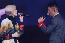 春娇、志明再次同框，余文乐婚后首次亮相，亲密拥抱杨千视频封面