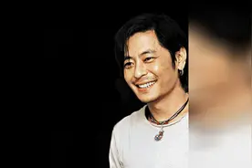 王杰早期珍贵照片，曾经的浪子，如今嗓子被毒变这样！视频封面