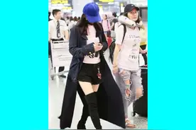 王丽坤现身广州机场，女神也有小小少女心，网友：路人的表情亮了