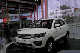 6.89万起 长安CX70正式上市 搭载1.6L发动机图片