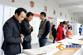 东莞百名青年书法家在电子科技学校展示书法作品图片