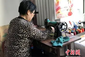 青海西宁8旬老太连续22载无偿送“温暖”(组图)图片