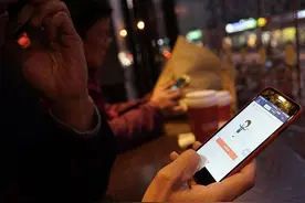 城事|加速包、VIP都试了，抢票软件不顶用图片