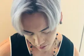 陈伟霆奶奶灰新发色曝光 狂拽酷炫帅出新高度图片